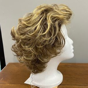 Display wig